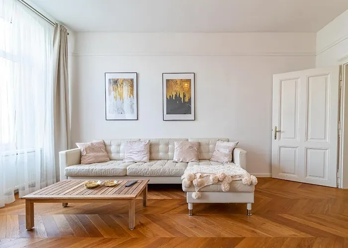 Trendy Apartment In Central