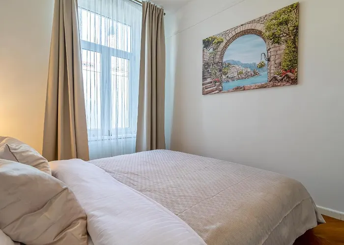 Trendy Apartment In Central