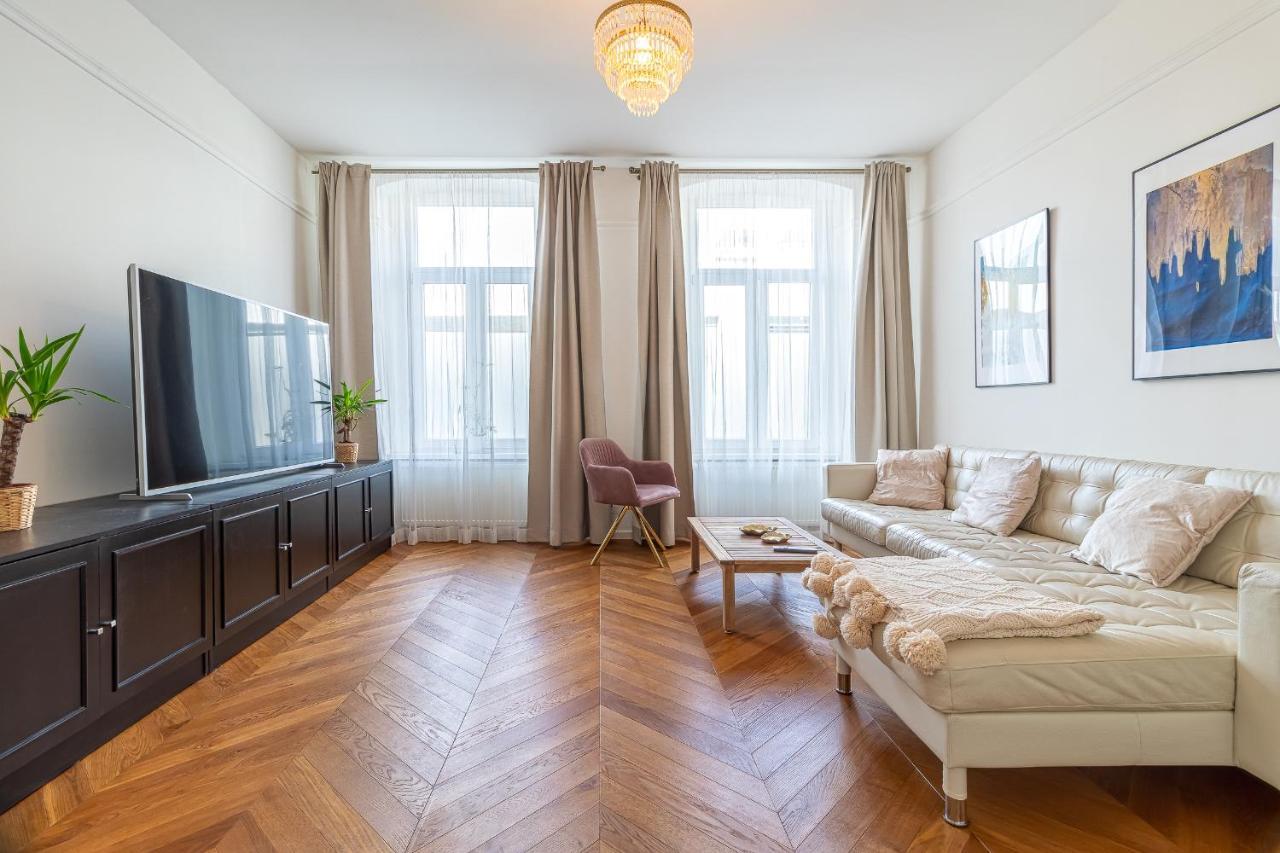 Trendy In Apartment *